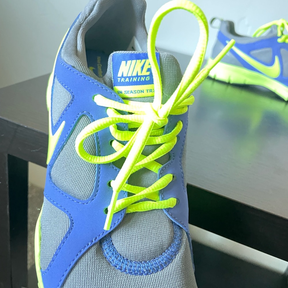 Brand new size 7 Nike training shoe